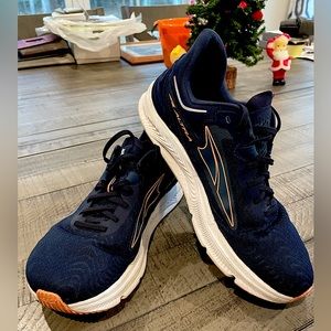 Women’s Altra Torin 6 Running Shoes - Size 9.5 - 4 weeks old, like new